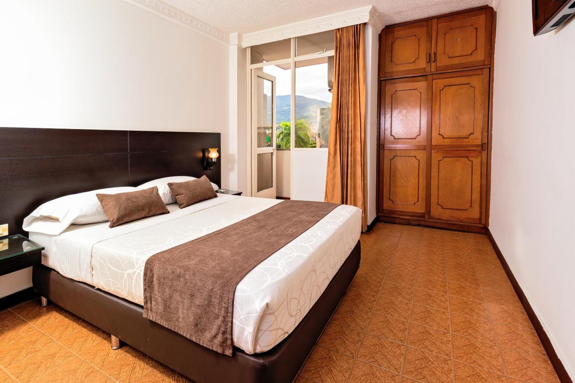 Hotel Iguazu Villavicencio Esterno foto