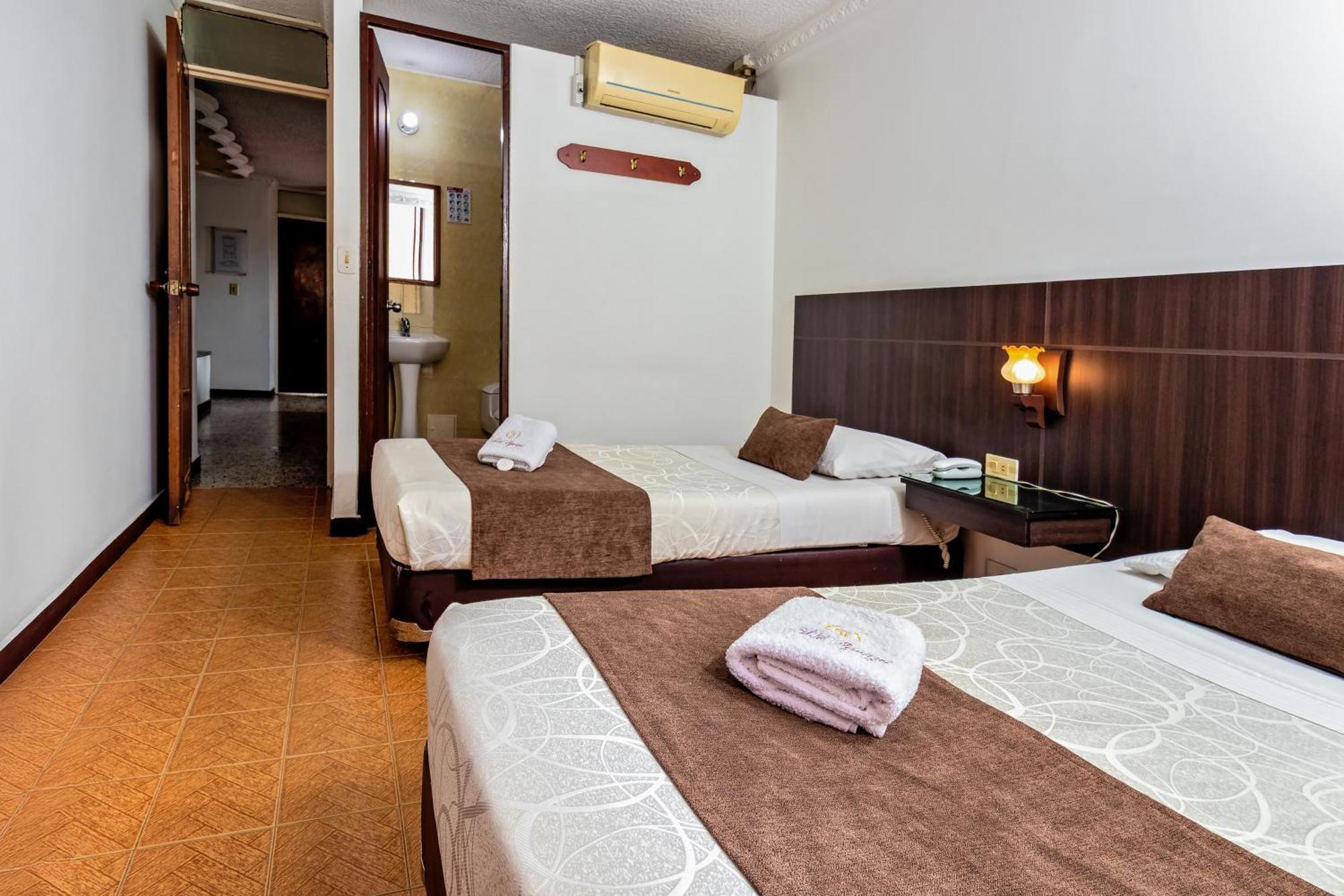 Hotel Iguazu Villavicencio Esterno foto